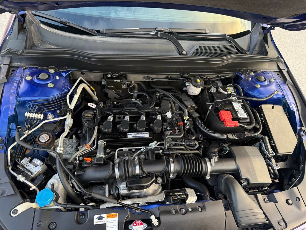 Honda Accord Sedan Vehicle Full-screen Gallery Image 33