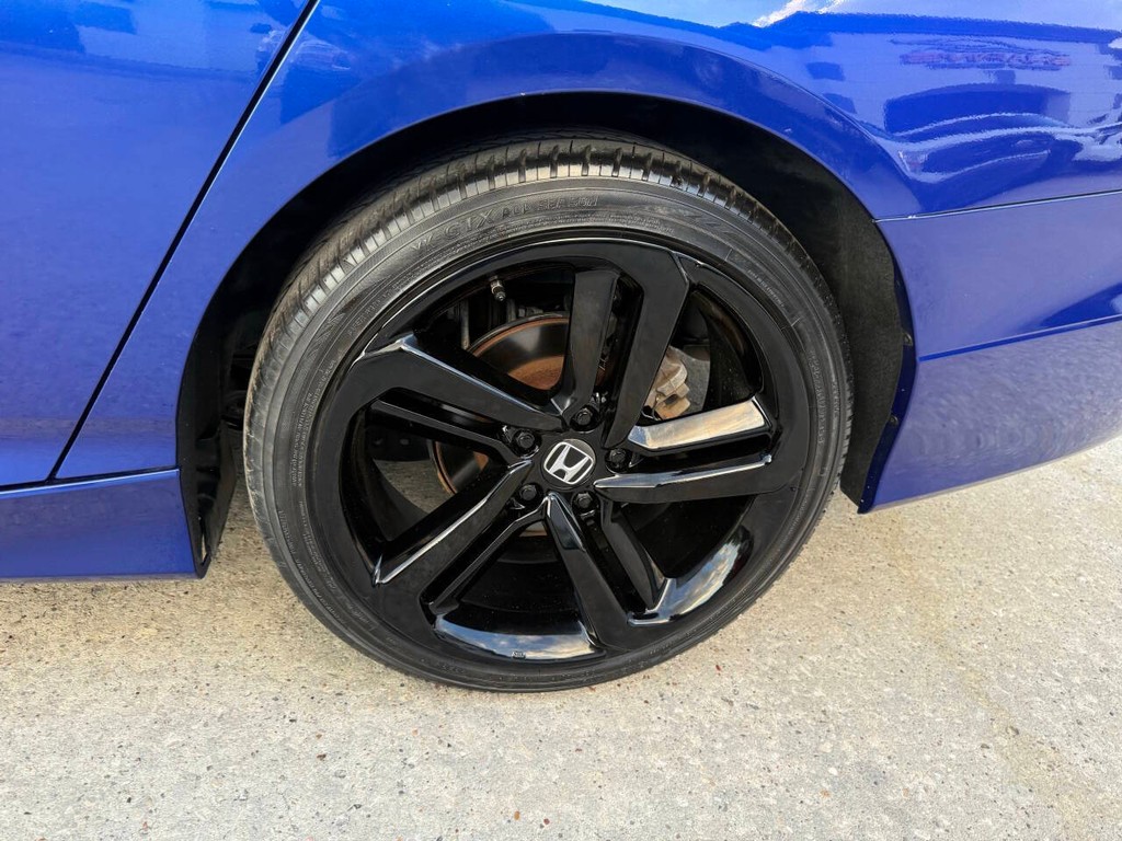 Honda Accord Sedan Vehicle Full-screen Gallery Image 34