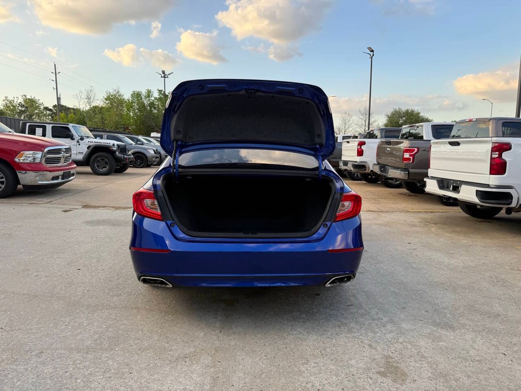 Honda Accord Sedan Vehicle Full-screen Gallery Image 35