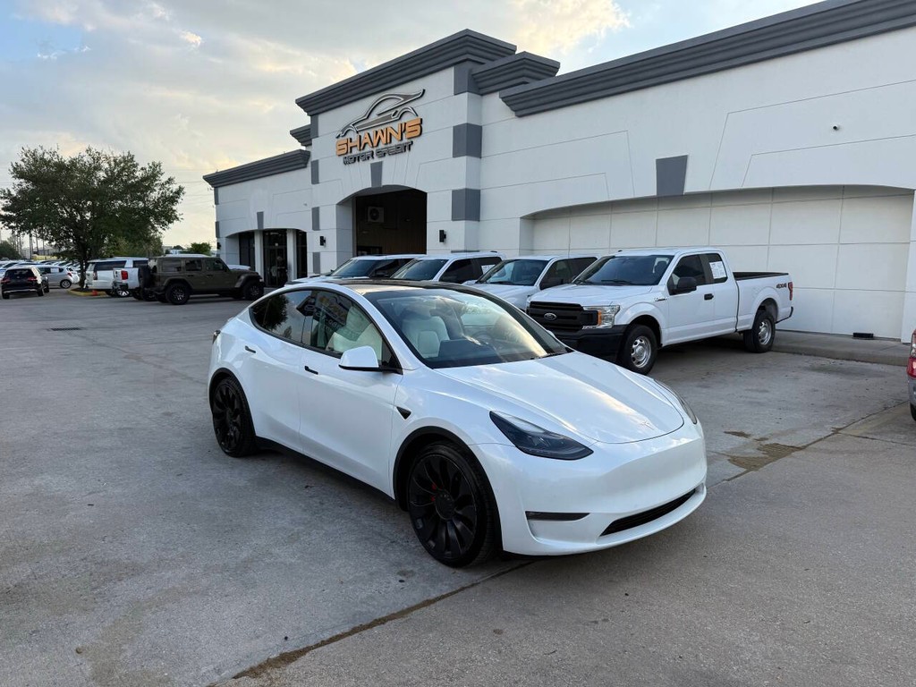 Tesla Model Y Vehicle Full-screen Gallery Image 02