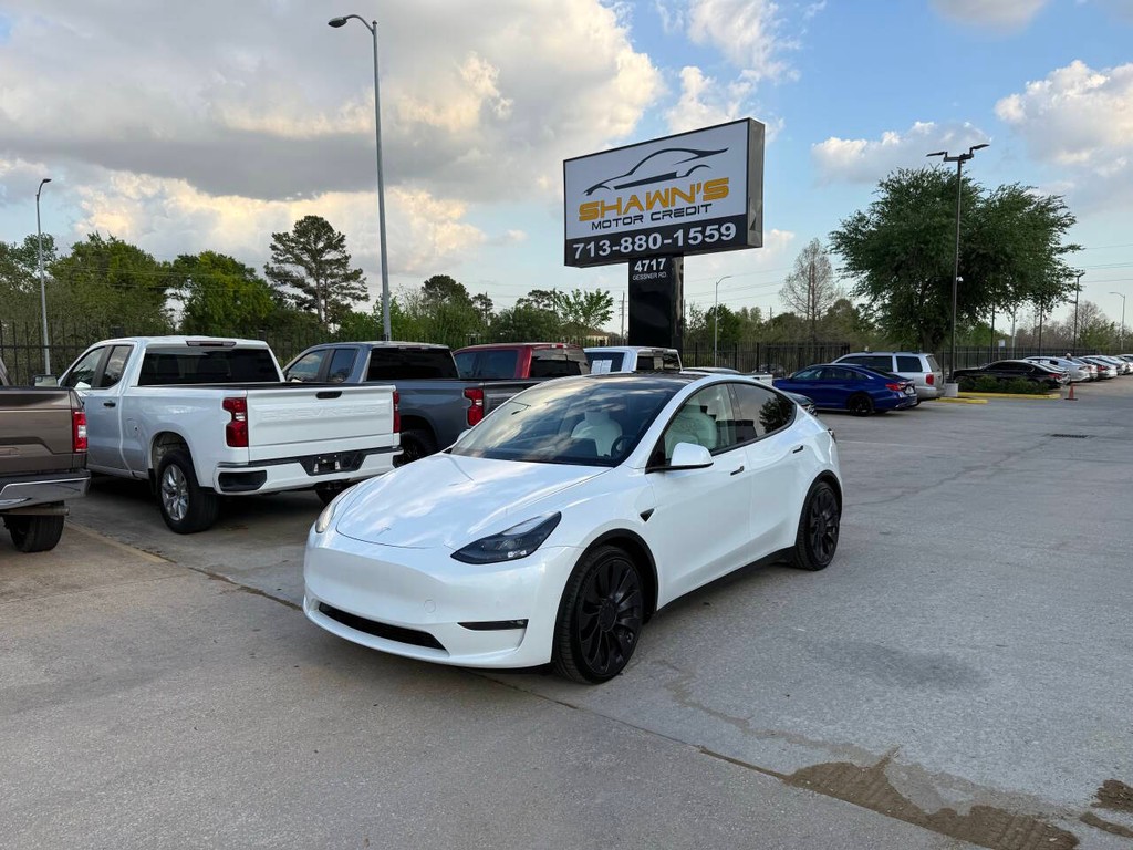 Tesla Model Y Vehicle Full-screen Gallery Image 03