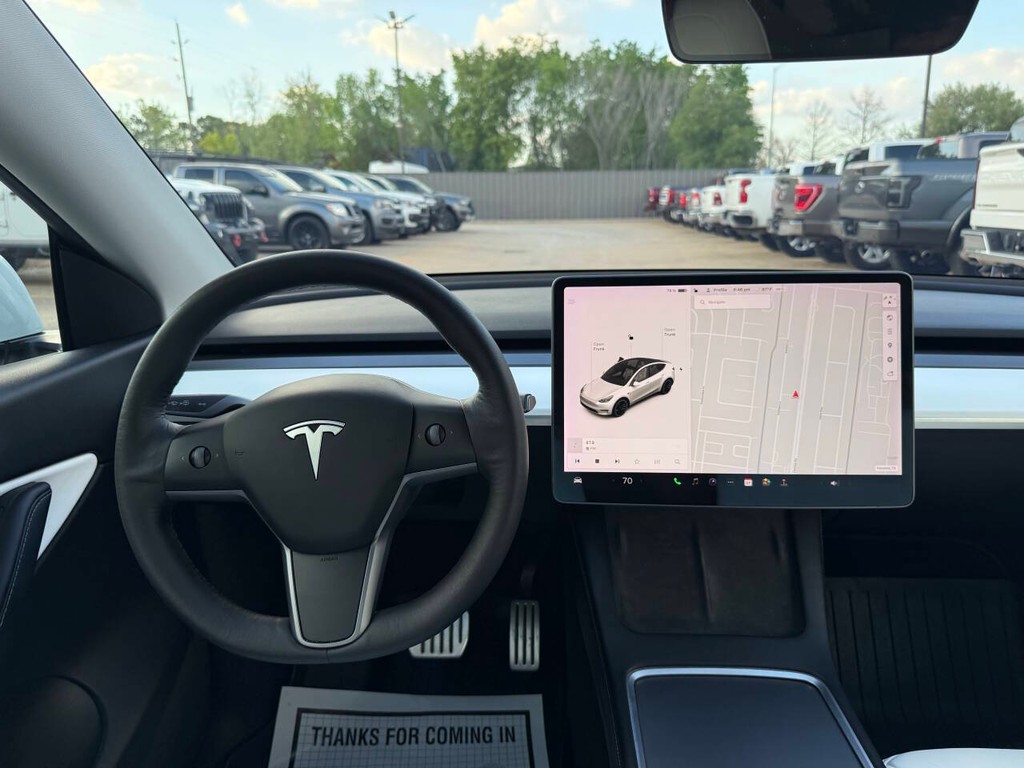 Tesla Model Y Vehicle Full-screen Gallery Image 21