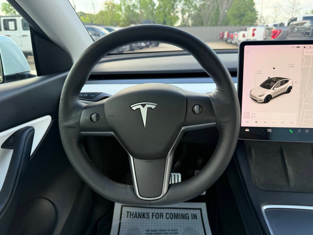 Tesla Model Y Vehicle Full-screen Gallery Image 22