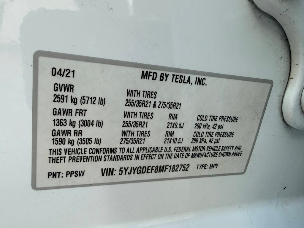 Tesla Model Y Vehicle Full-screen Gallery Image 31