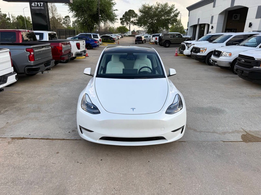Tesla Model Y Vehicle Full-screen Gallery Image 37