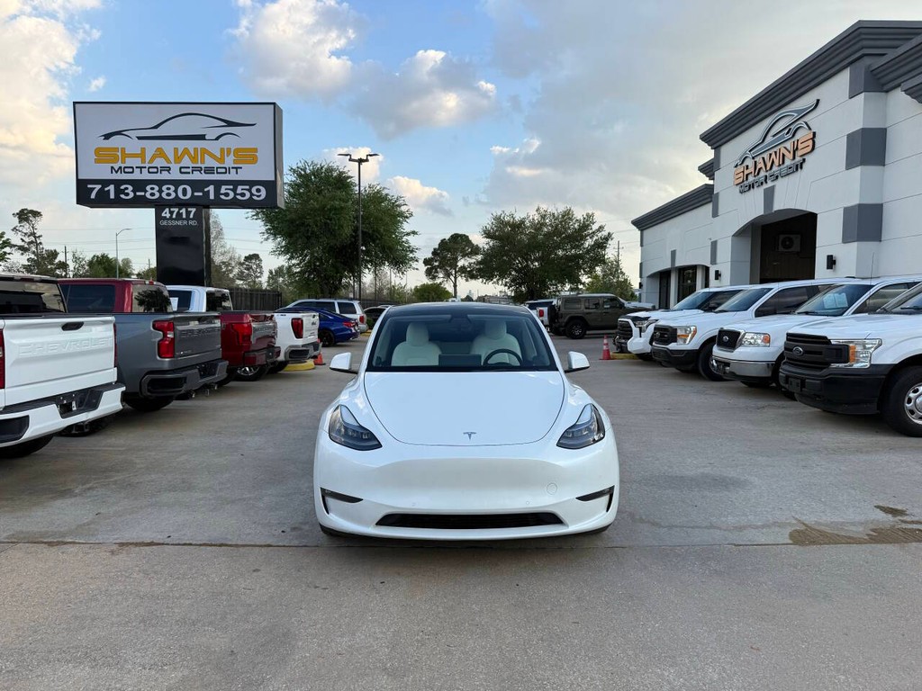 Tesla Model Y Vehicle Full-screen Gallery Image 38