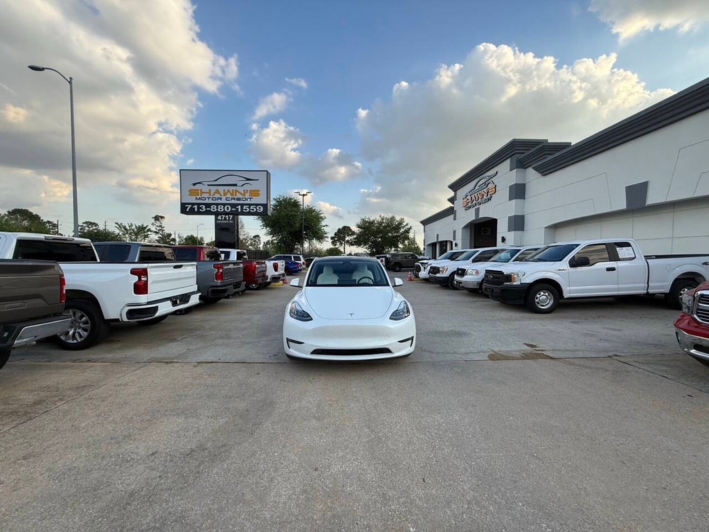 Tesla Model Y Vehicle Full-screen Gallery Image 39