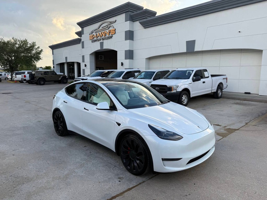 Tesla Model Y Vehicle Full-screen Gallery Image 40
