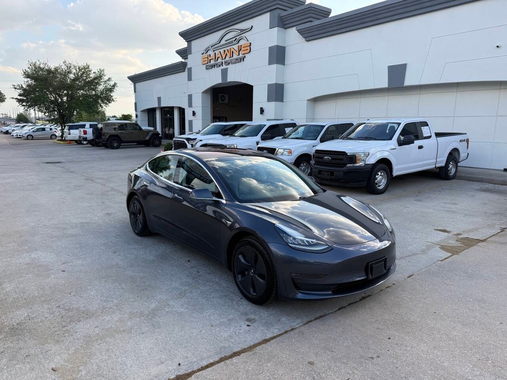 Tesla Model 3 Vehicle Full-screen Gallery Image 02