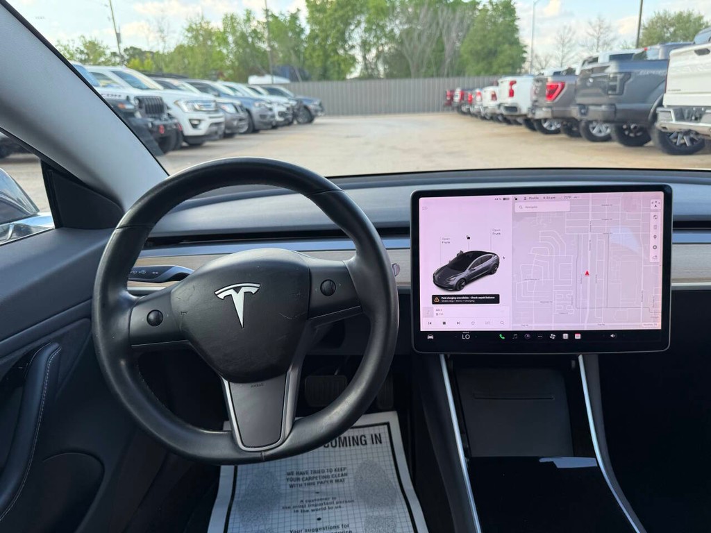Tesla Model 3 Vehicle Full-screen Gallery Image 21
