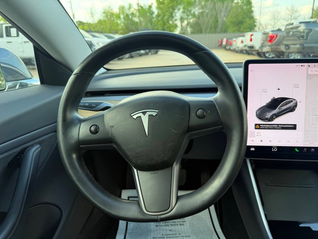 Tesla Model 3 Vehicle Full-screen Gallery Image 22