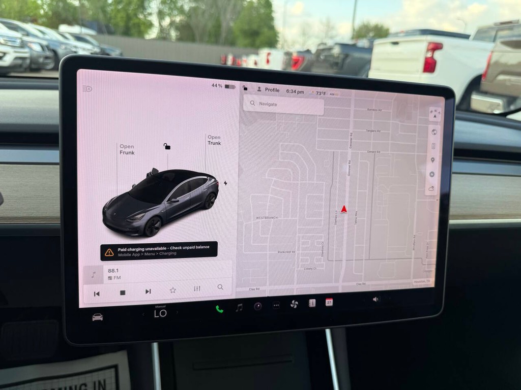 Tesla Model 3 Vehicle Full-screen Gallery Image 24