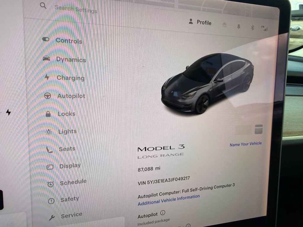 Tesla Model 3 Vehicle Full-screen Gallery Image 25