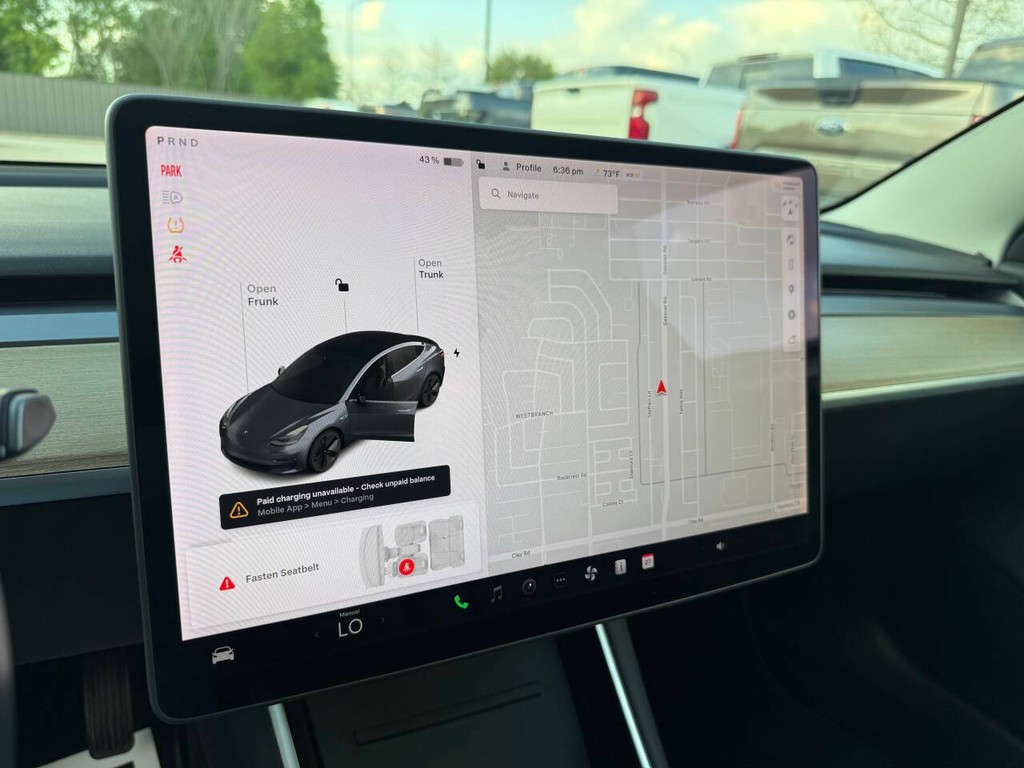Tesla Model 3 Vehicle Full-screen Gallery Image 27