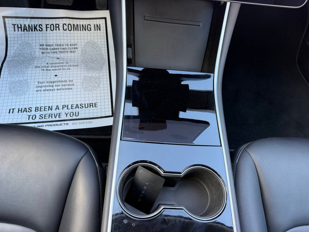 Tesla Model 3 Vehicle Full-screen Gallery Image 28