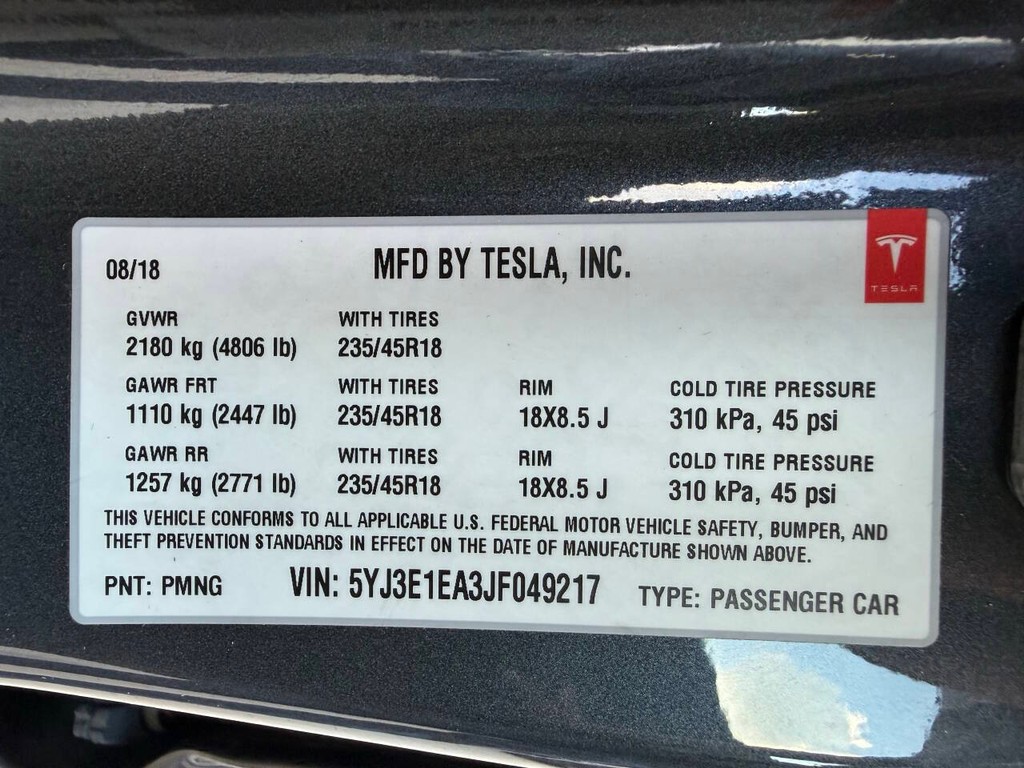 Tesla Model 3 Vehicle Full-screen Gallery Image 30