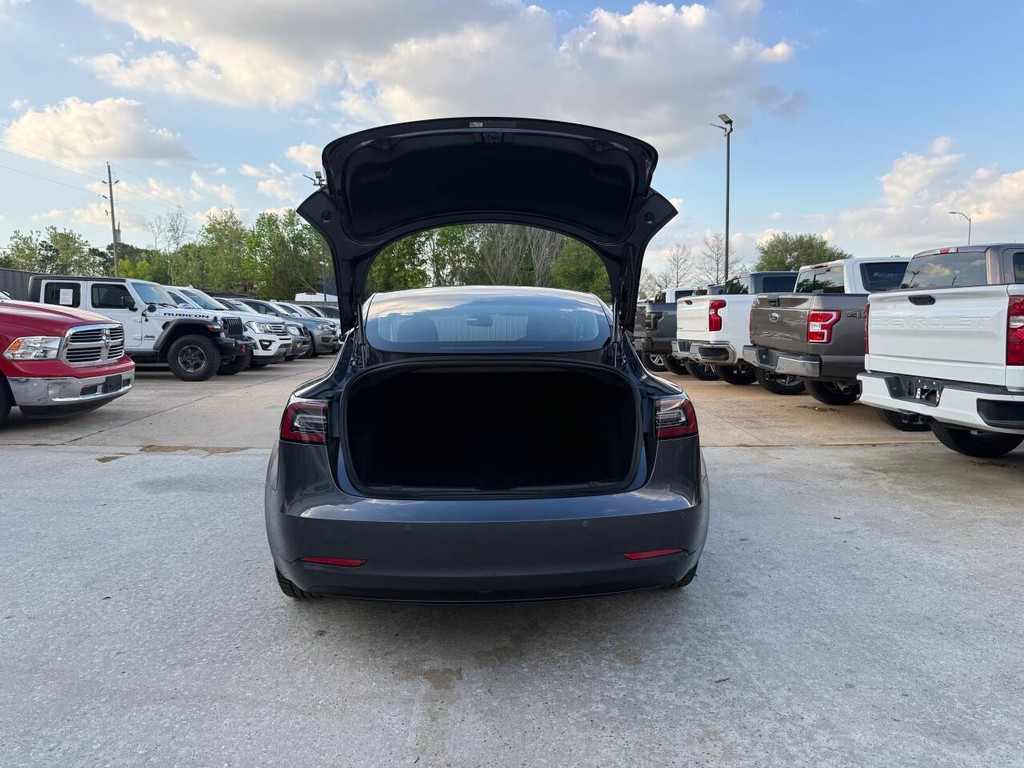 Tesla Model 3 Vehicle Full-screen Gallery Image 33