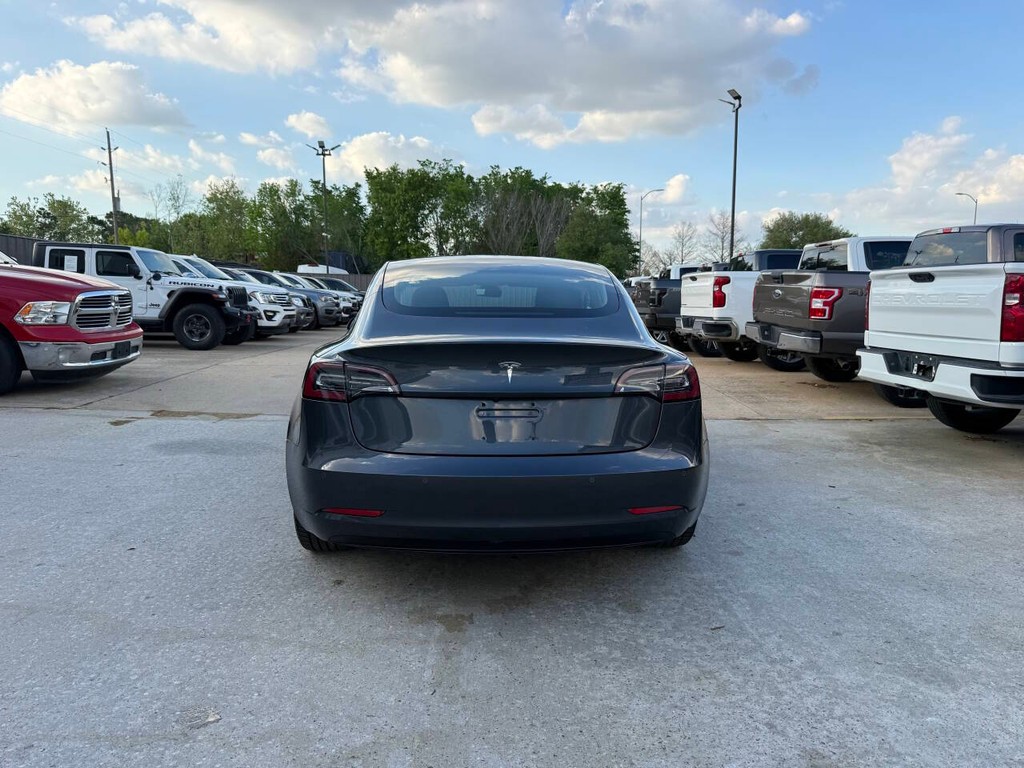Tesla Model 3 Vehicle Full-screen Gallery Image 34