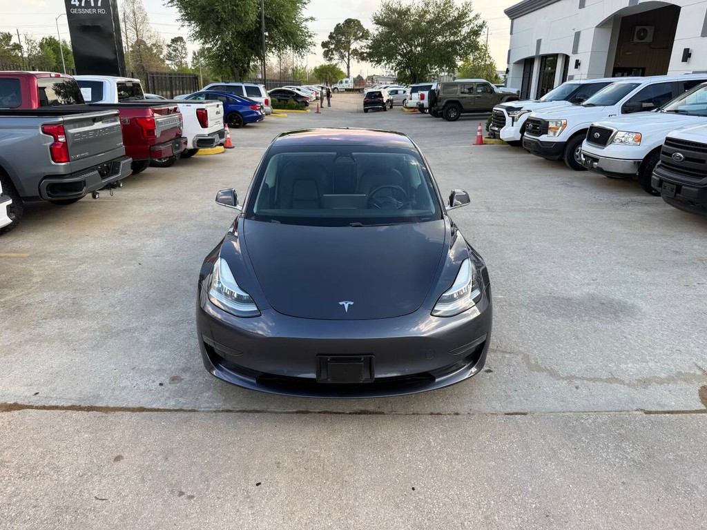 Tesla Model 3 Vehicle Full-screen Gallery Image 35
