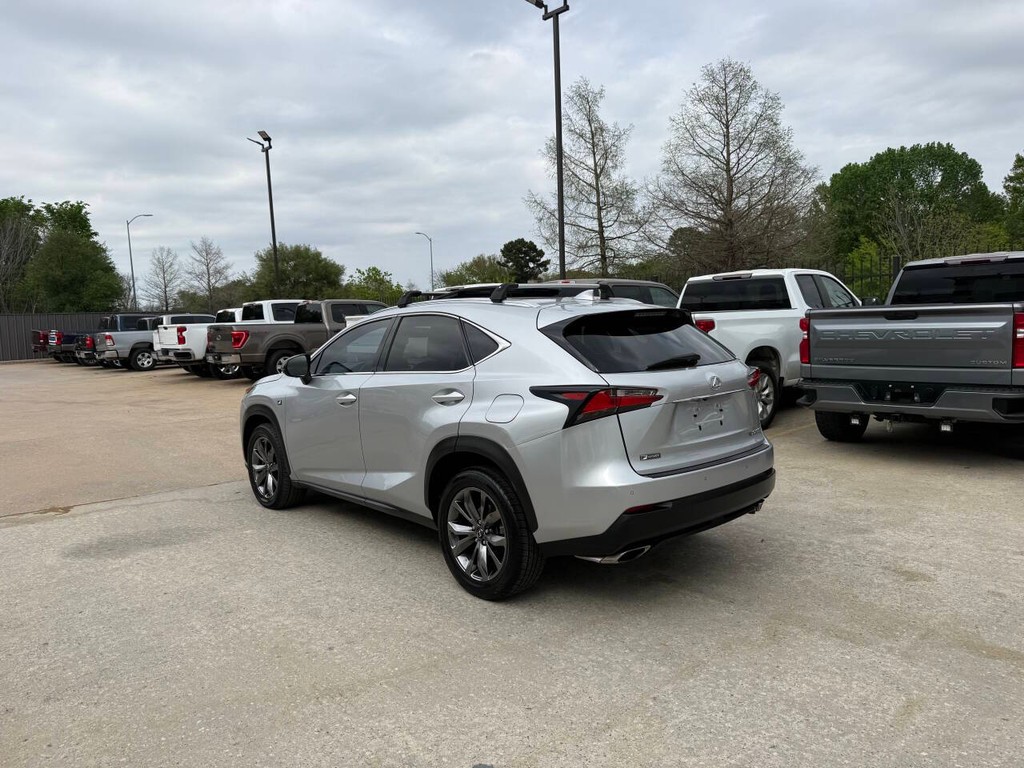Lexus NX 200t Vehicle Full-screen Gallery Image 04