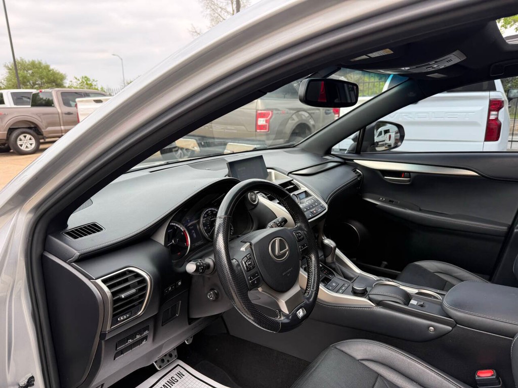 Lexus NX 200t Vehicle Full-screen Gallery Image 06