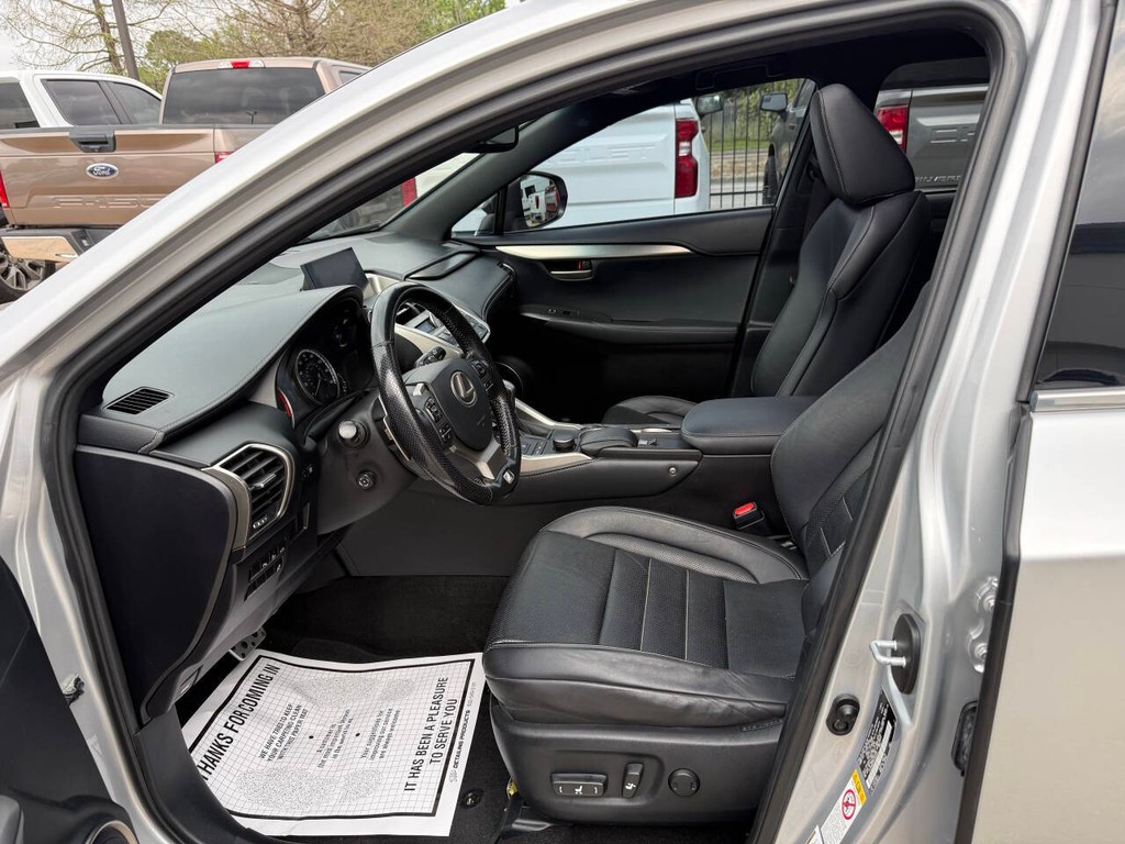 Lexus NX 200t Vehicle Full-screen Gallery Image 07