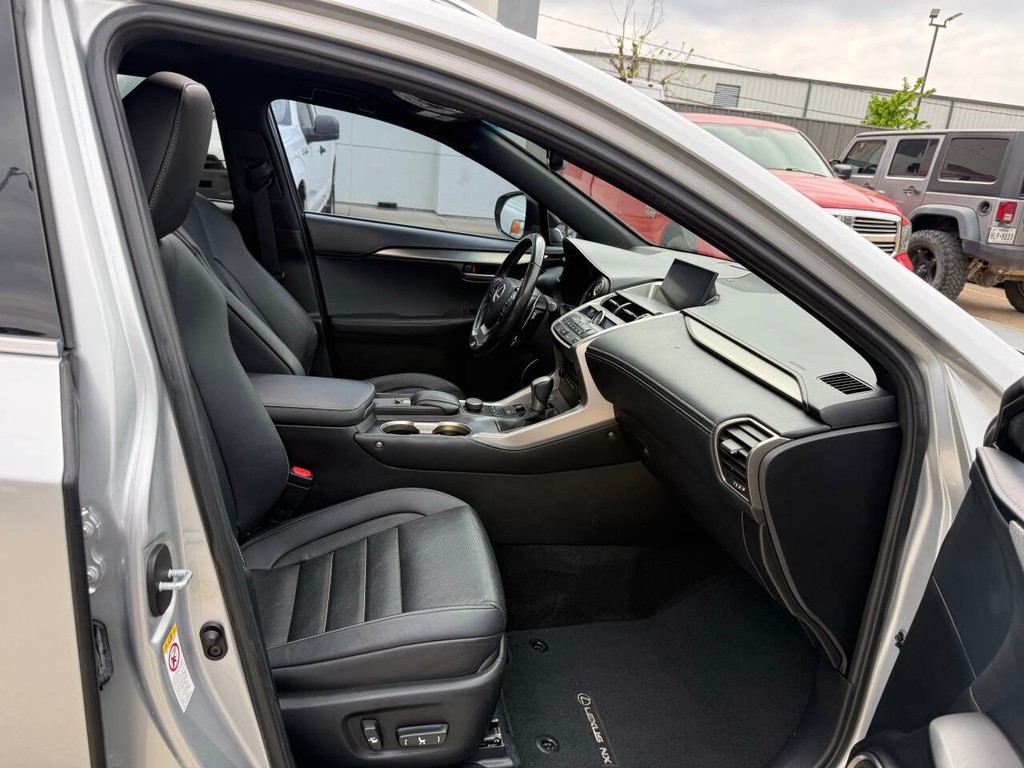 Lexus NX 200t Vehicle Full-screen Gallery Image 10