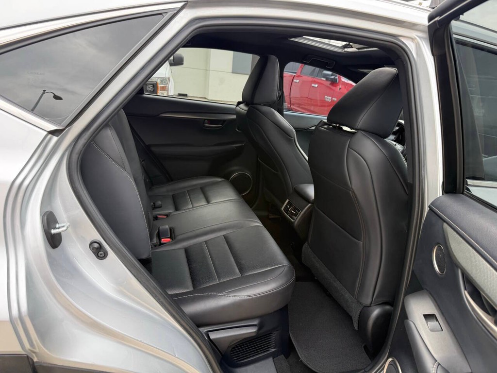 Lexus NX 200t Vehicle Full-screen Gallery Image 15