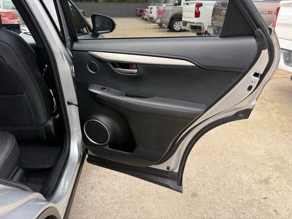 Lexus NX 200t Vehicle Full-screen Gallery Image 16