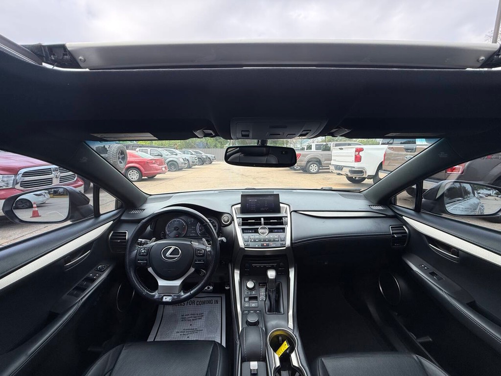 Lexus NX 200t Vehicle Full-screen Gallery Image 18