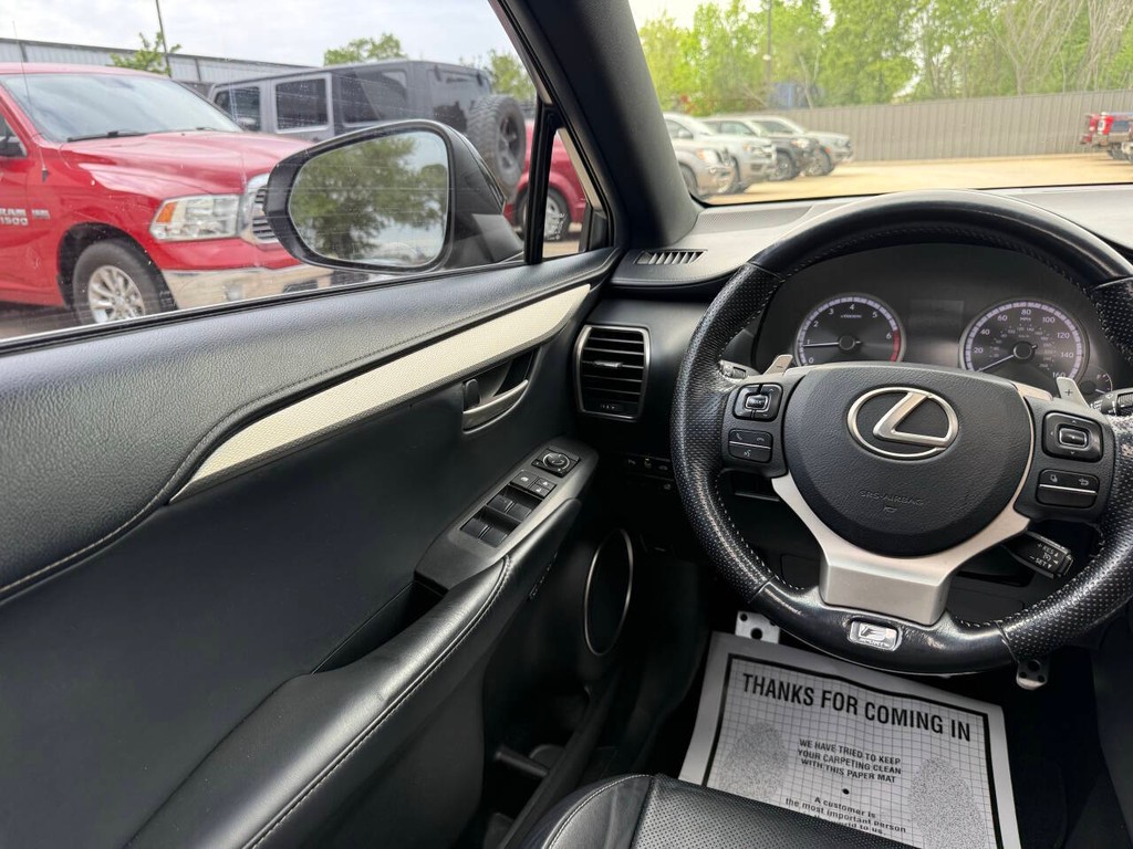 Lexus NX 200t Vehicle Full-screen Gallery Image 19