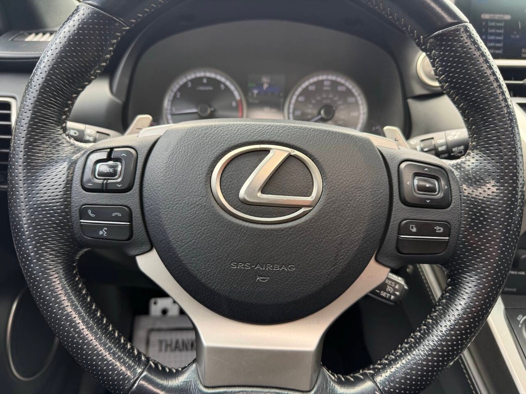 Lexus NX 200t Vehicle Full-screen Gallery Image 23