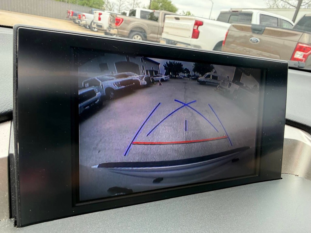 Lexus NX 200t Vehicle Full-screen Gallery Image 26