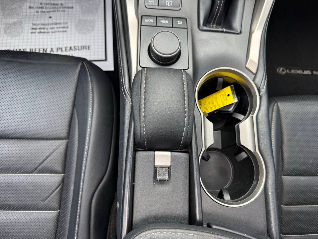 Lexus NX 200t Vehicle Full-screen Gallery Image 30