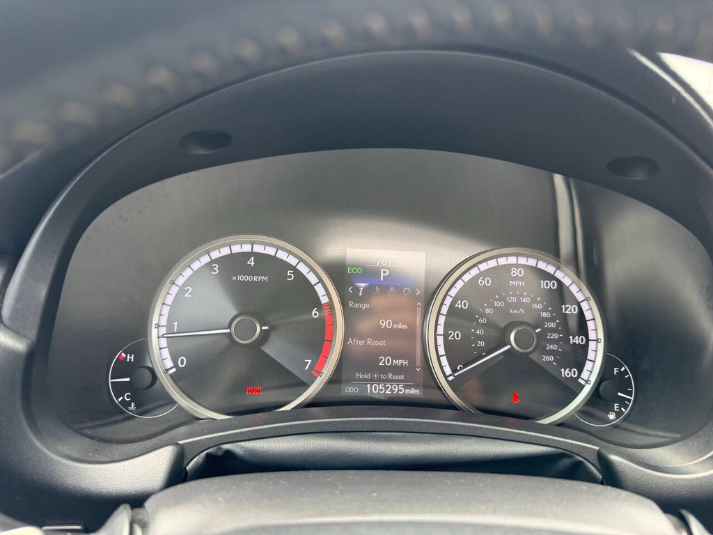 Lexus NX 200t Vehicle Full-screen Gallery Image 33