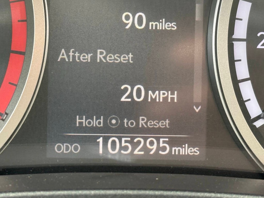 Lexus NX 200t Vehicle Full-screen Gallery Image 34