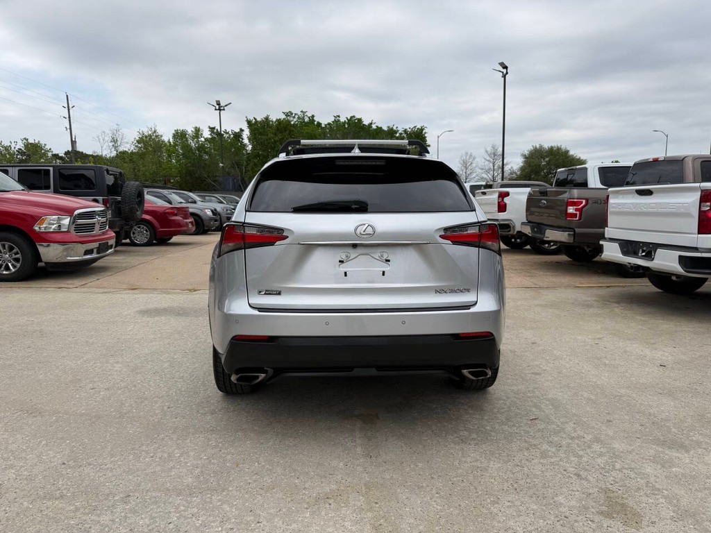 Lexus NX 200t Vehicle Full-screen Gallery Image 40