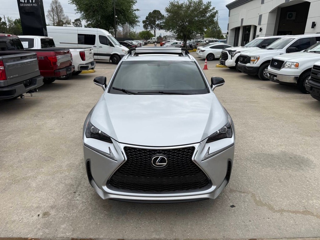 Lexus NX 200t Vehicle Full-screen Gallery Image 41