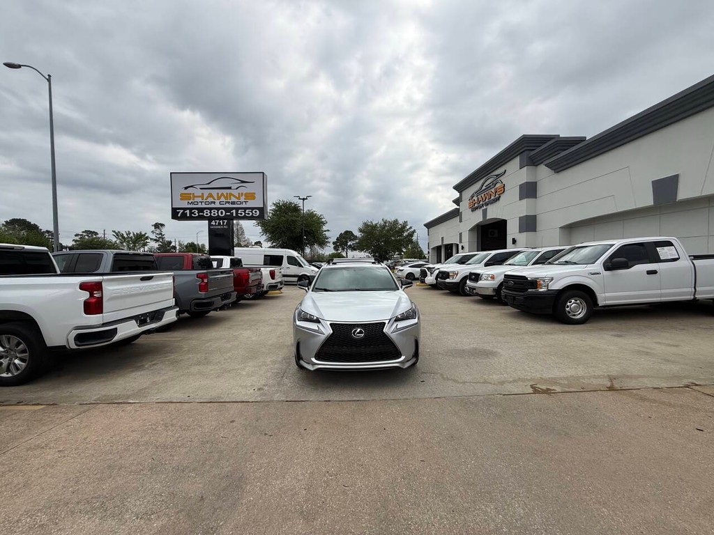 Lexus NX 200t Vehicle Full-screen Gallery Image 45