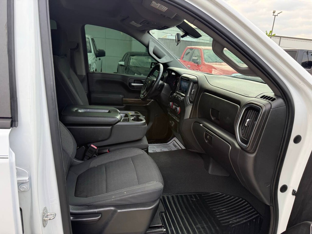 Chevrolet Silverado 1500 Vehicle Full-screen Gallery Image 10