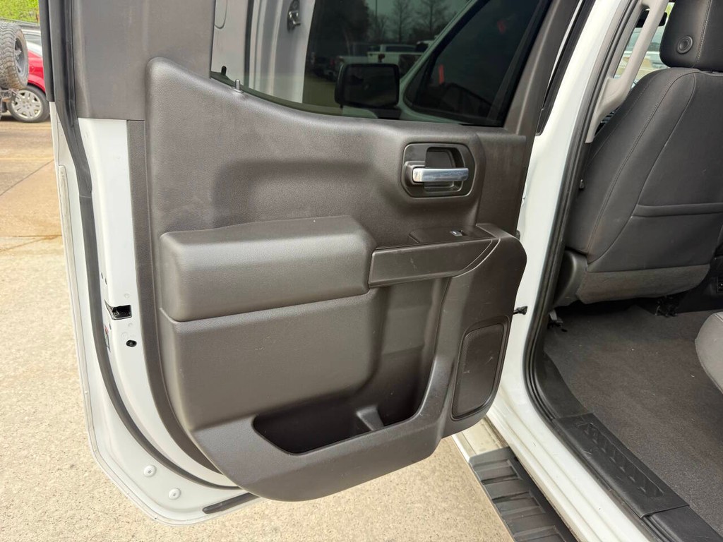 Chevrolet Silverado 1500 Vehicle Full-screen Gallery Image 14