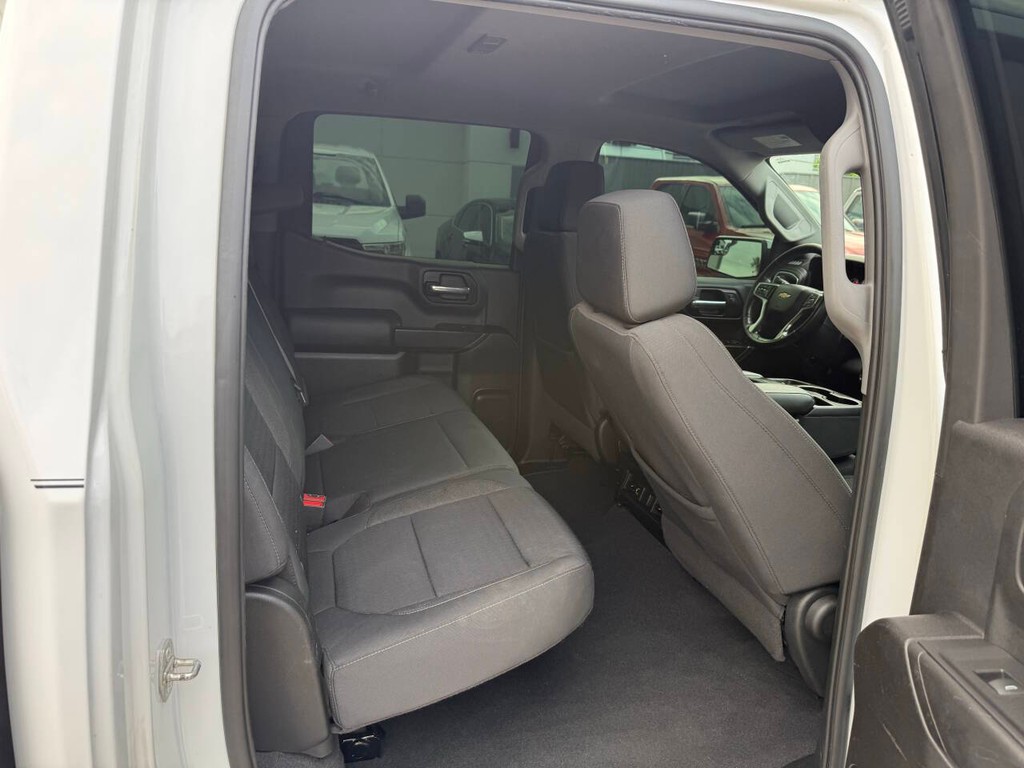 Chevrolet Silverado 1500 Vehicle Full-screen Gallery Image 15