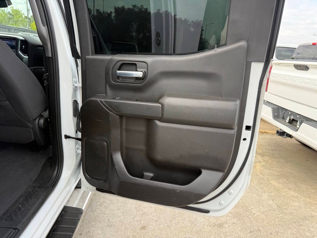 Chevrolet Silverado 1500 Vehicle Full-screen Gallery Image 16