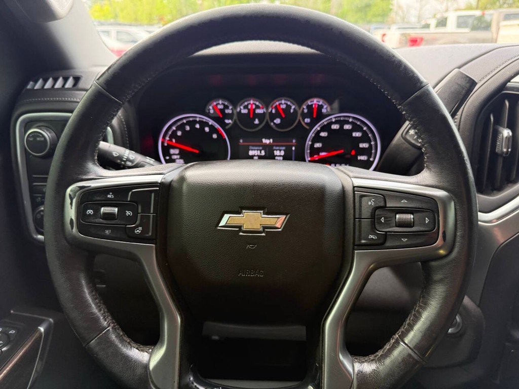 Chevrolet Silverado 1500 Vehicle Full-screen Gallery Image 23