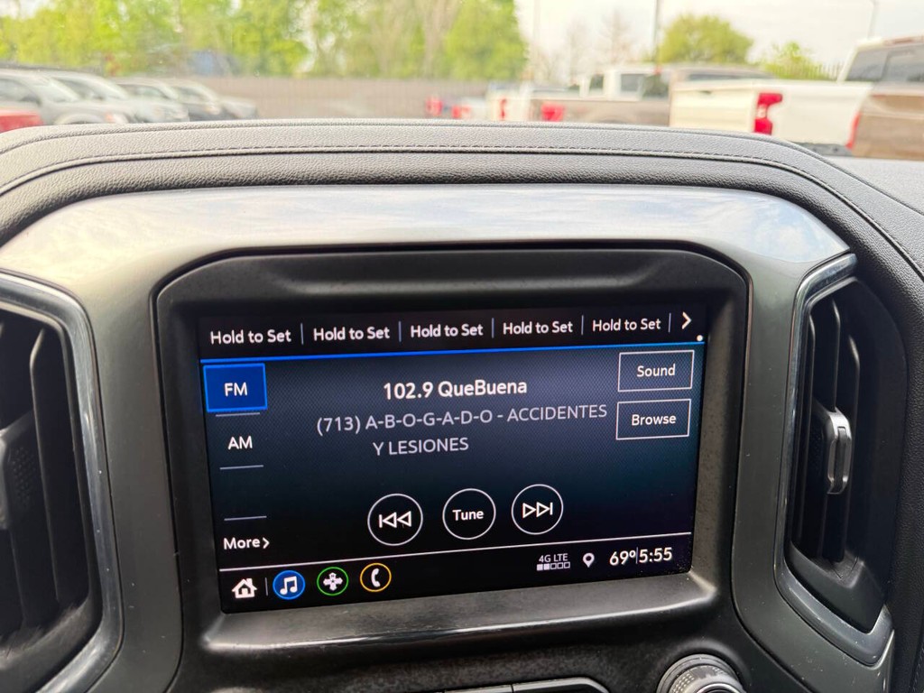 Chevrolet Silverado 1500 Vehicle Full-screen Gallery Image 25