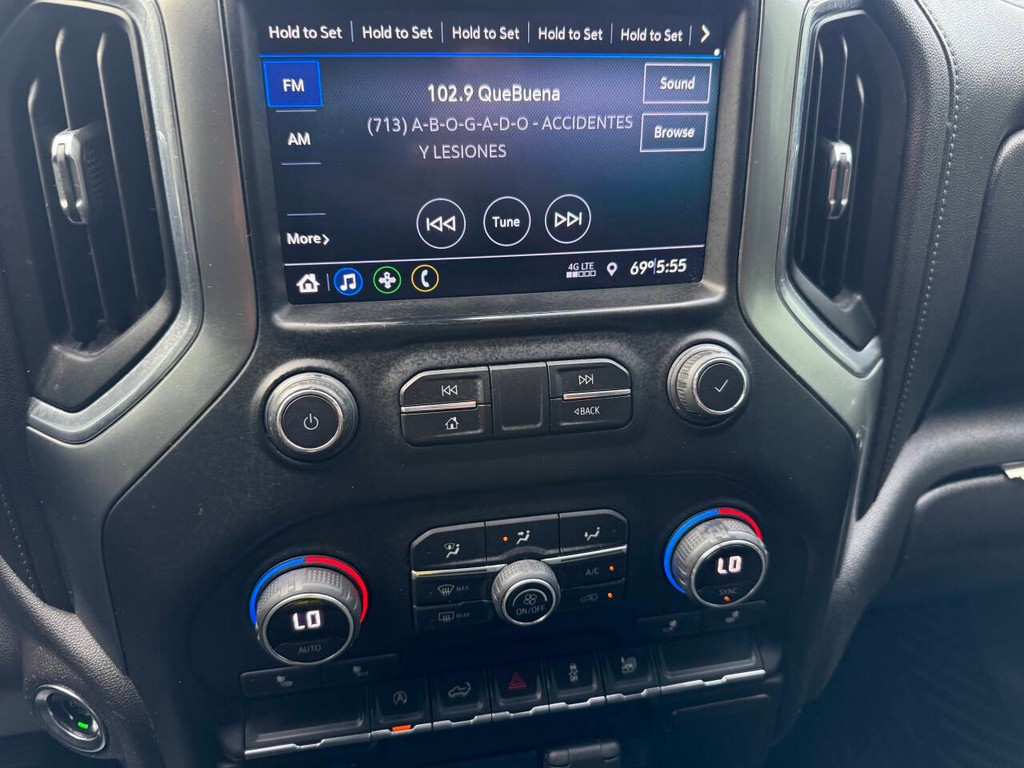 Chevrolet Silverado 1500 Vehicle Full-screen Gallery Image 26