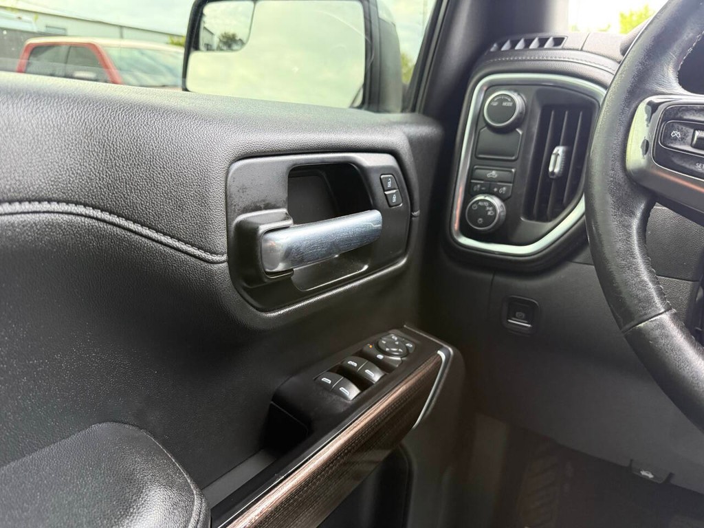 Chevrolet Silverado 1500 Vehicle Full-screen Gallery Image 29