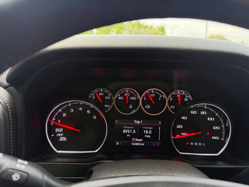 Chevrolet Silverado 1500 Vehicle Full-screen Gallery Image 30