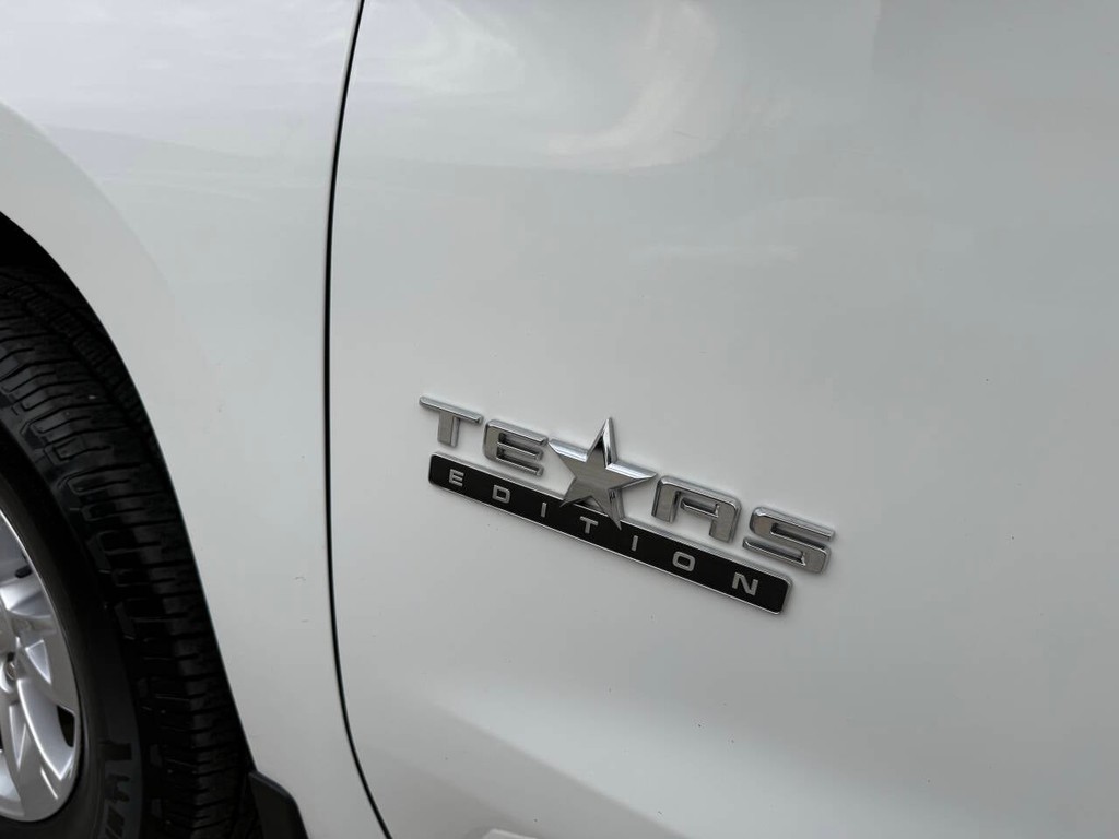 Chevrolet Silverado 1500 Vehicle Full-screen Gallery Image 35