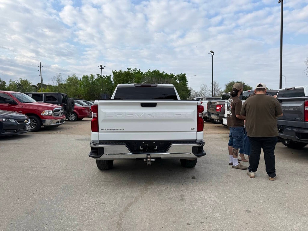 Chevrolet Silverado 1500 Vehicle Full-screen Gallery Image 36
